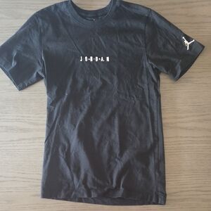 Jordan Classic Black Tee Boys XS Smoke Free Pet Free Home